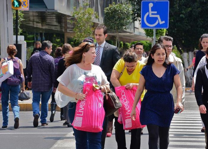 De cada 100 pesos que ganan las familias de menores ingresos, 31 se pagan por la falta de competencia, mientras que aquellos con los mayores ingresos solo gastan 6 pesos. Foto: Alejandro / algunos derechos reservados.