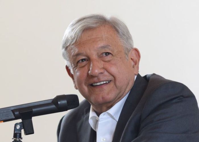 Decenas de funcionarios en el INE e Inegi ganan por encima del salario del futuro presidente.
