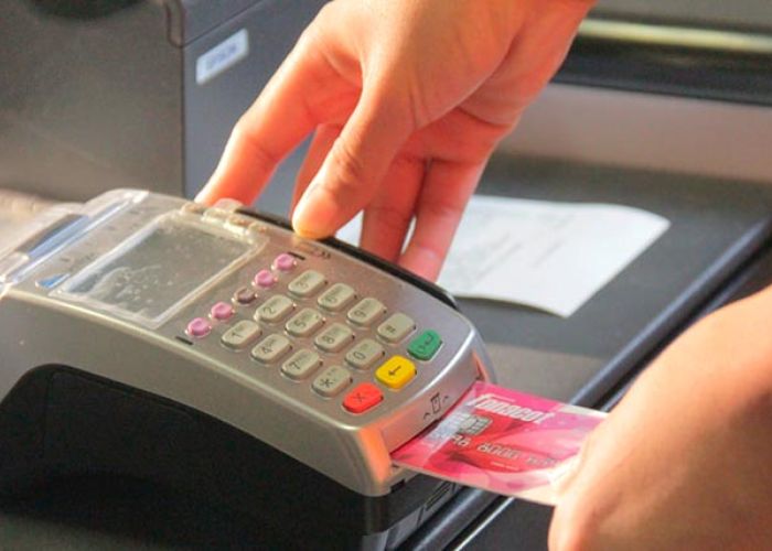 Las Cámaras de Compensación son intermediarios ante los bancos para hacer una solicitud de autorización de pago, autorizarla, rechazarla y hacer devoluciones o ajustes.