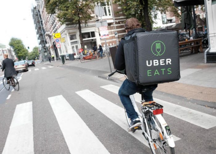 La popularid de Uber Eats y aplicaciones similares ha dado pie al fenómeno de los restaurantes virtuales (Foto: Franklin Haijen)