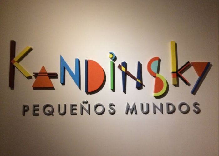 La curaduría de 'Kandinsky. Pequeños mundos' está realizada por Miguel Fernández Félix y Xavier de la Riva, con asesoría de Natalia Avtonomova, especialista en Kandinsky. (Foto: Twitter @mcristina_gc).