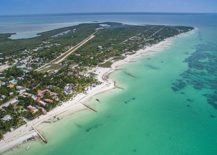 La isla de Holbox produce entre 11 y 14 toneladas de basura al día (Foto: flickr dronepicr).