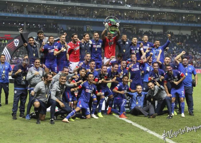 Parte de la investigación es el corroborar el fin de la práctica del "pacto de caballeros" y el cambio en las reglas del fichaje de los jugadores. Foto: Cruz Azul