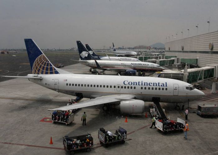 La administración de AMLO planea un sistema de tres aeropuertos para  la Ciudad de México y sus alrededores (Foto: Traveling Otter/ Algunos derechos reservados)