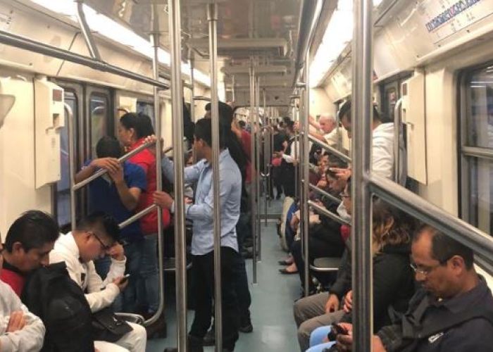 De acuerdo con el documento, 45% de la población en la zona metropolitana se desplaza en transporte público y 21% en transporte privado.