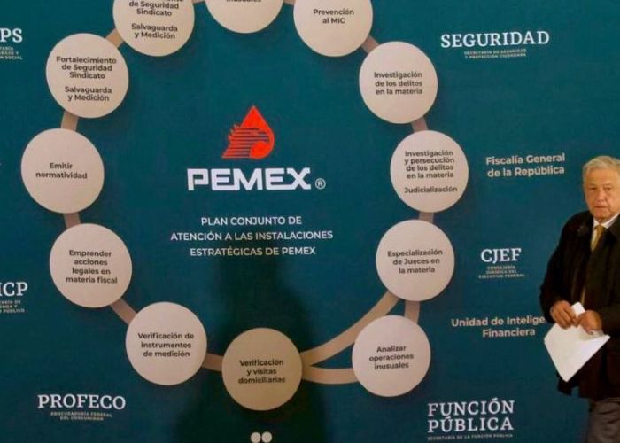 Andrés Manuel López Obrador en la presentación del plan para erradicar el robo de combustible de Pemex.