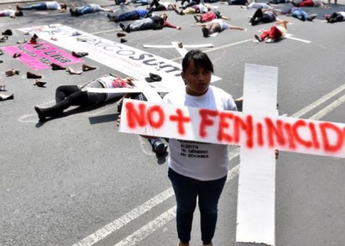 Para prevenir feminicidios, el gobierno de la CDMX entregará botones de pánico a víctimas de violencia familiar.