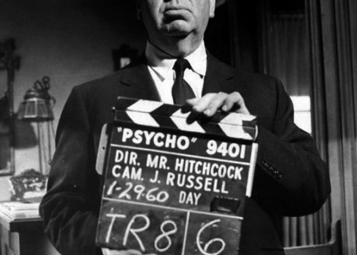 Hitchcock con la claqueta de "Psicosis" (Fotografía: The Guardian)