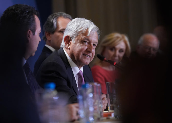 “Vamos a armonizar, vamos a conciliar. No se va a confrontar y se va a hacer valer el Estado de Derecho", dijo el Presidente López Obrador ante el Consejo Mexicano de Negocios este lunes 18 de febrero (Foto: portal AMLO)