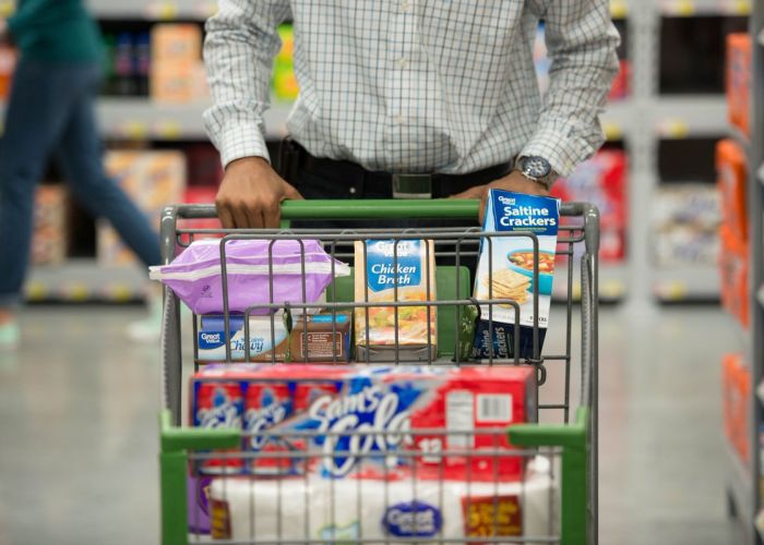 Los gastos de consumo de los estadounidenses aumentaron 0.3% intermensual en abril, después de un incremento del 0.2% de marzo (Foto: Walmart Stores)