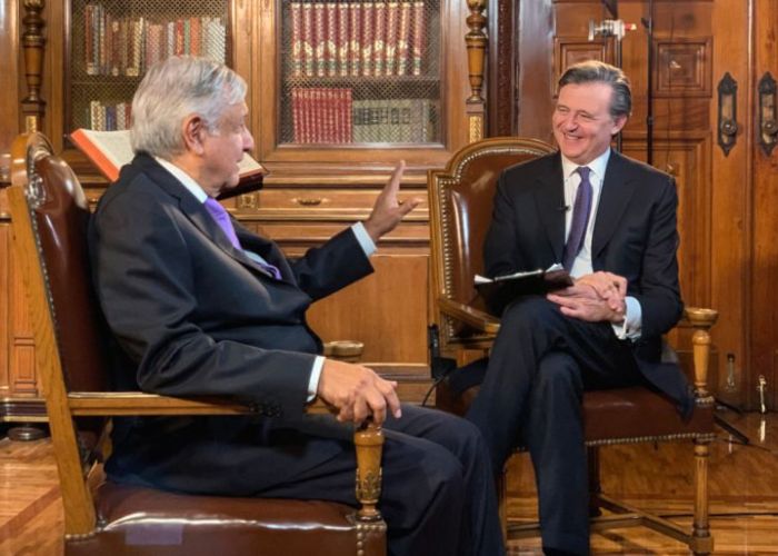 El presidente Andrés Manuel López Obrador en una entrevista, con John Micklethwait de Bloomberg, este lunes 29 de julio (lopezobrador.org)