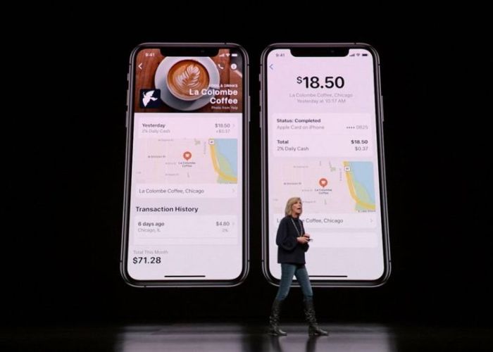 Jennifer Bailey, vicepresidenta de Apple Pay, habla durante un evento de lanzamiento de productos de Apple en el Steve Jobs Theatre en Apple Park el 25 de marzo de 2019