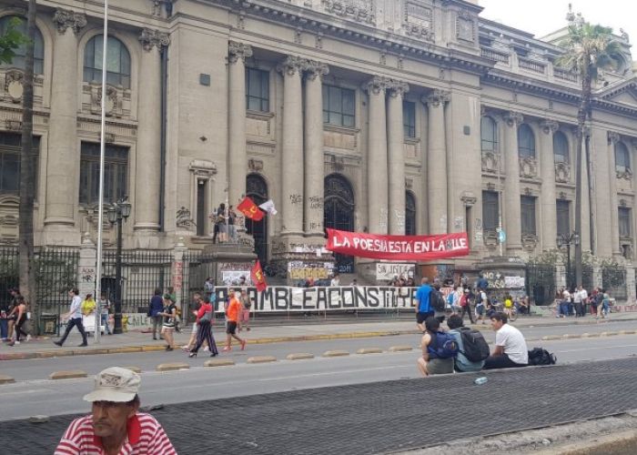 Hace poco más de un mes que iniciaron las protestas en Chile dejando miles de heridos y detenidos, y más de 20 muertos (Foto: Twitter) 