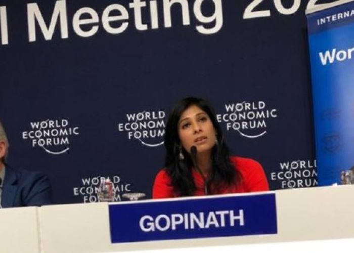 Gita Gopinath, economista en jefe del Fondo Monetario Internacional en el Foro Económico Mundial 2020 (Foto: Twitter @FMINoticias)