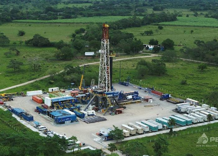 Octavio Romero Oropeza, director general de Pemex, dijo en el aniversario 42 de la Expropiación Petrolera que la empresa estatal extrae crudo con costos muy bajos, como en el campo de Ixachi, Veracruz (Foto: Pemex)