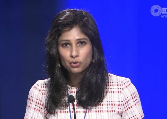 Gita Gopinath, consejera económica y economista en jefe del FMI, en conferencia de prensa en línea el martes 14 de abril para presentar la revisión de las perspectivas económicas mundiales 2020 (Imagen: Twitter @FMInoticias)