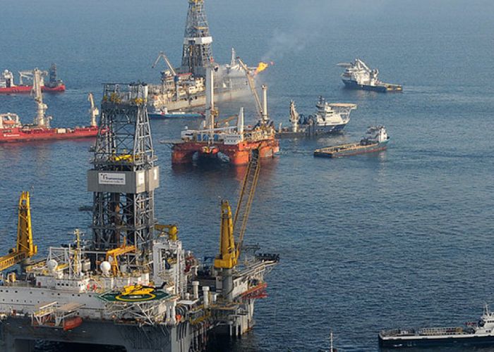 Greenpeace también criticó a Amazon y Microsoft por trabajar con las principales compañías petroleras.