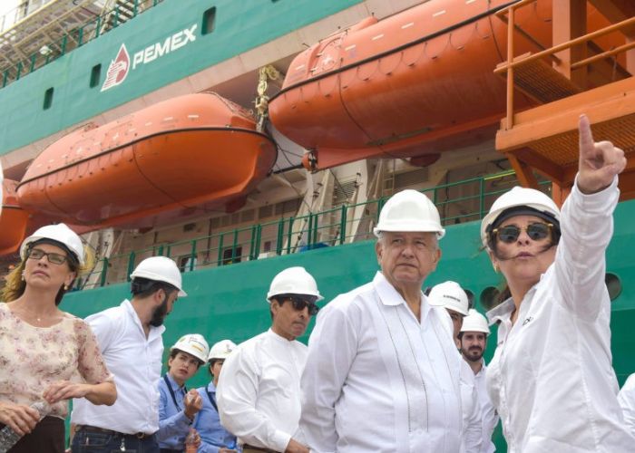 El presidente Andrés Manuel López Obrador en una visita a la planta de fertilizantes de Pemex en Coatzacoalcos, Veracruz, en abril de 2019 (Foto: lopezobrador.org.mx)