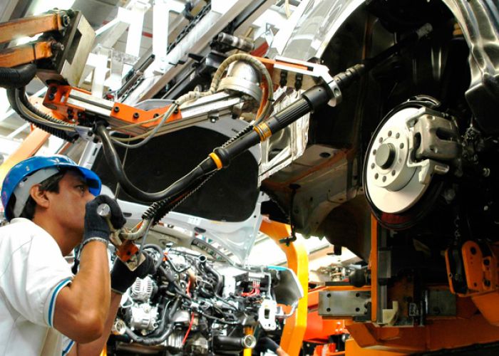 La producción de vehículos en el país se ha visto afectada por la falta de suministros de semiconductores (Foto: Gobierno de México)
