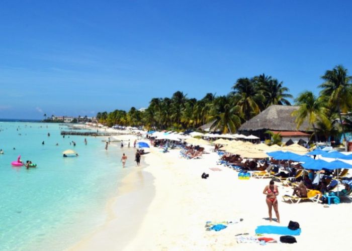 Turistas en una playa de Isla Mujeres, en Quintana Roo, antes de la pandemia (Foto: Ayuntamiento de Isla Mujeres)