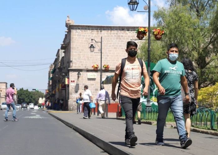 El sector de la población más afectado por la tercera ola de COVID-19 es el joven.