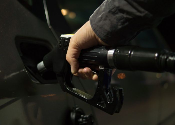 Las fuertes alzas en los precios internacionales de los combustibles está impactando la inflación global (Foto: Pexels)