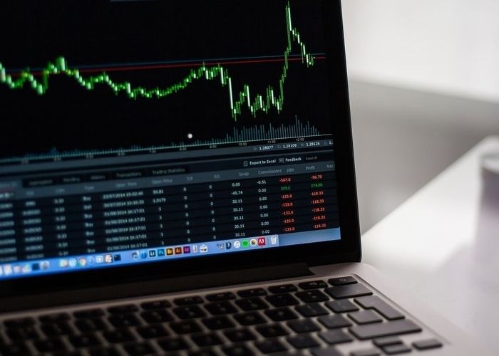 Especialistas temen que las empresas de la bolsa de valores mexicana se vean presionadas en sus márgenes por el precio de insumos y energéticos (Foto: Pixabay)