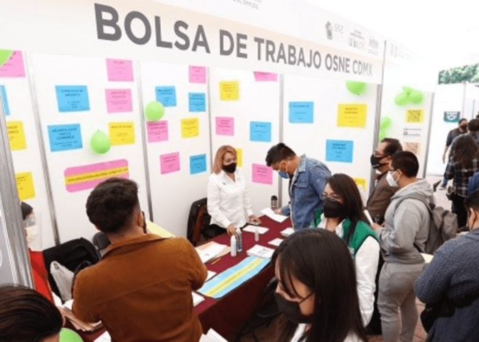 Personas acuden a una bolsa de trabajo en la Ciudad de México (Foto: Gobierno de la CDMX)