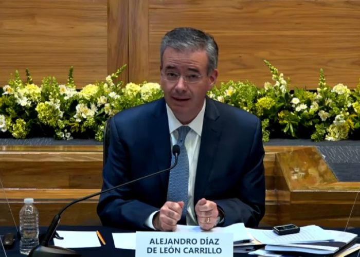 El gobernador Alejandro Díaz de León durante la presentación del tercer Informe Trimestral de Banxico. (Foto: Banco de México)