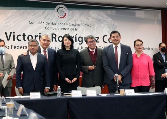 Victoria Rodríguez Ceja, al centro, durante su presentación ante la Comisión de Hacienda del Senado (Foto: Senadores Morena)