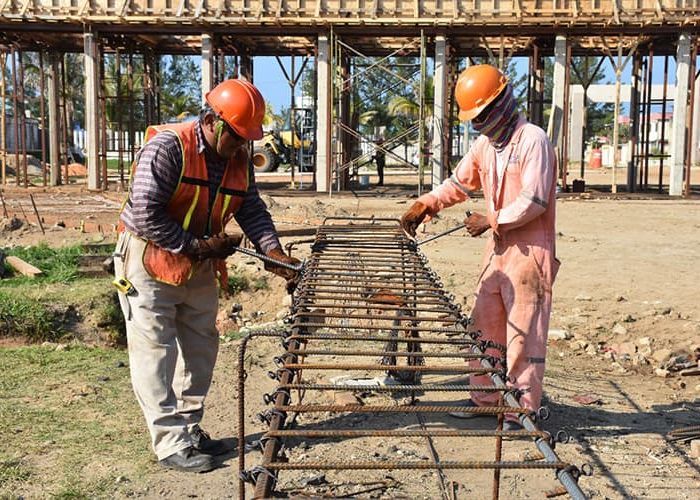 La construcción se ha recuperado mejor en obras ligadas al petróleo y petroquímica (Foto: Municipio de Coatzacoalcos)