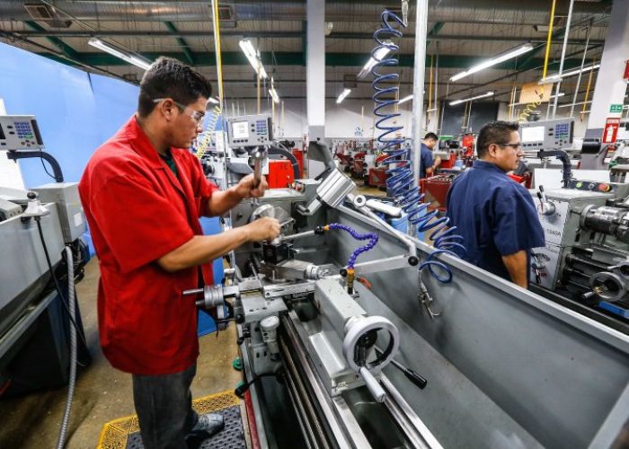Las manufacturas se mantienen en terreno positivo gracias a la creciente demanda externa. (Foto: Gobierno de Chihuahua)