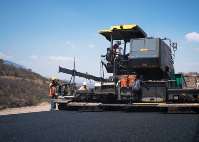Trabajos de construcción en la Autopista Barranca Larga-Ventanilla, Oaxaca. (Foto: Gobierno de México)