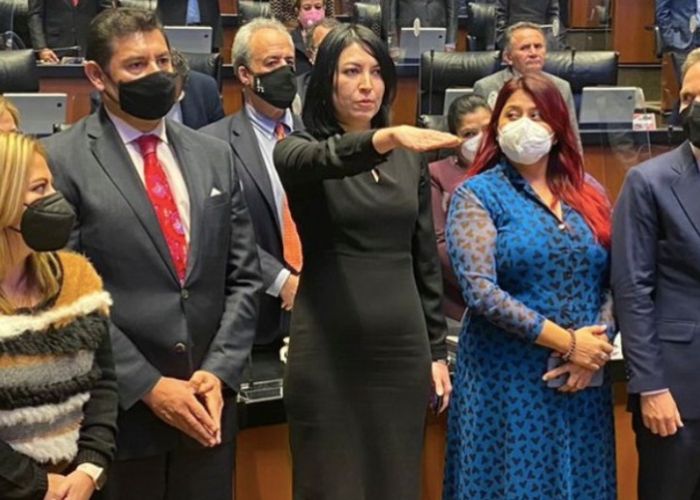 Victoria Rodríguez, al centro, tomando protesta en el Senado como integrante de la Junta de Gobierno de Banxico (Foto: Canal del Congreso)