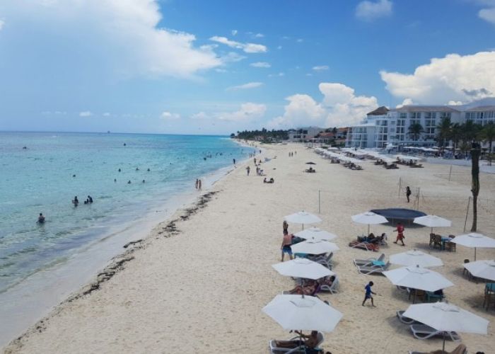 Turistas en Playa del Carmen, Q. Roo. (Foto: Gobierno de Quintana Roo)