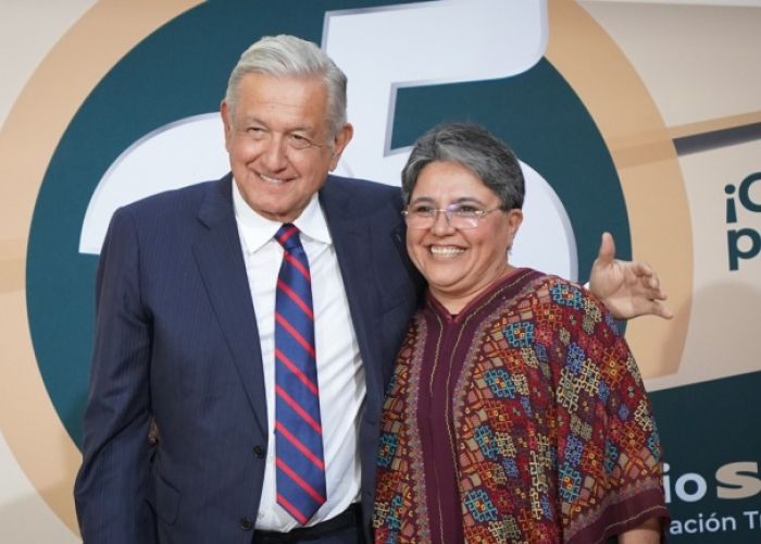 Raquel Buenrostro y López Obrador en julio durante la celebración del 25 aniversario del SAT (Foto: lopezobrador.org.mx)