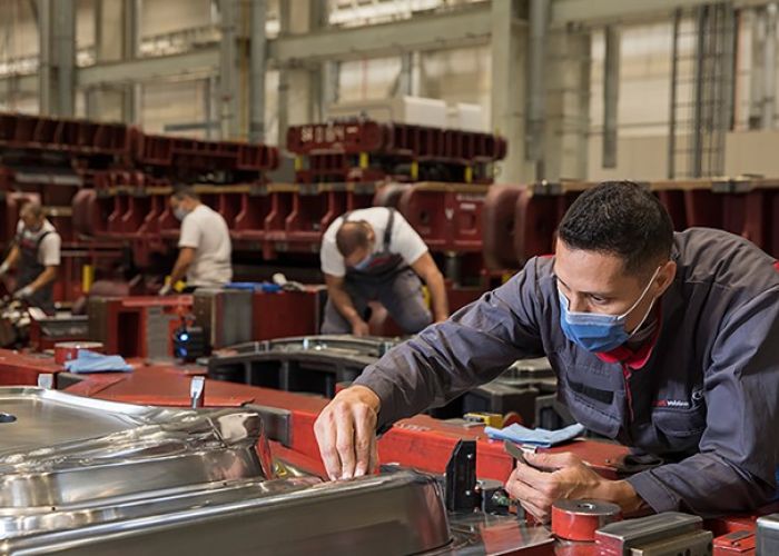 La manufactura inició el II-T con malos augurios.