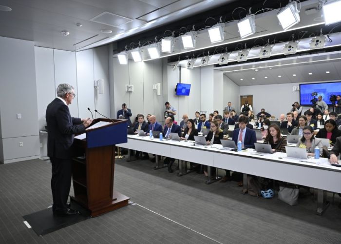 El presidente de la FED, Jerome Powell, en reunión con periodistas el 3 de mayo pasado (Foto: Twitter Federal Reserve)