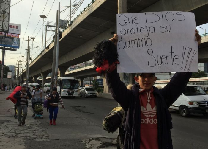 Solidaridad en CDMX al salir la primera caravana de la ciudad (Twitter:@andalalucha)
