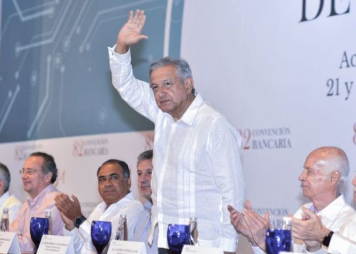 El presidente Andrés Manuel López Obrador en reunión con los banqueros el 22 de marzo. 
