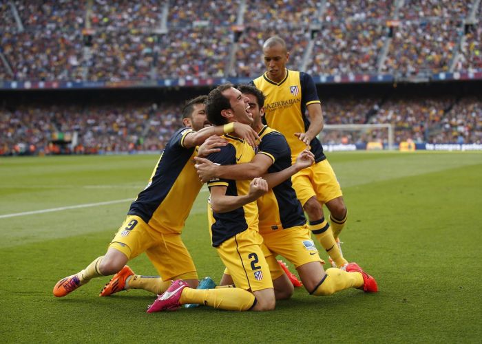 El uruguayo Diego Godín, silenció 90 mil personas con un cabezazo que le otorgaba el título de liga a su equipo. (Foto: Libertad Digital)