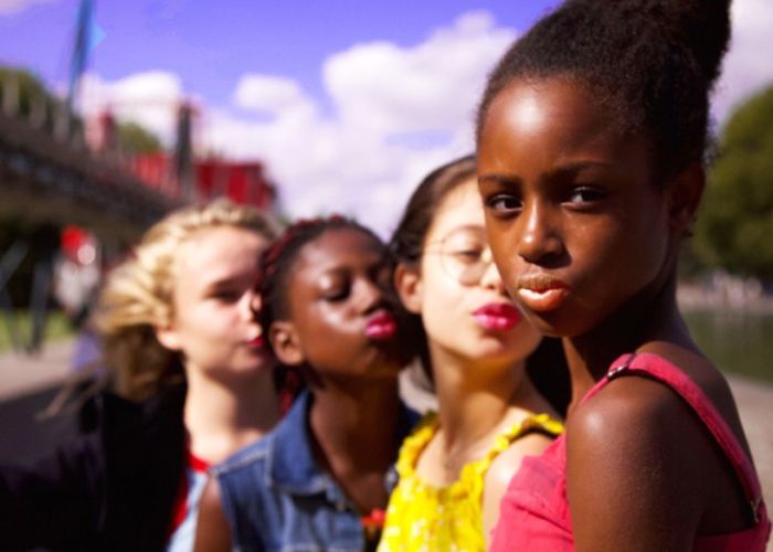 La directora franco-senegalesa Maïmouna Doucouré ganó el premio del Sundance Film Festival a la mejor dirección con "Cuties" (Imagen: Netflix, trailer)