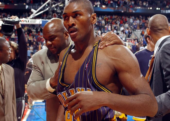 Ron Artest, protagonista de los sucesos en The Palace of Auburn Hills en noviembre de 2004. (Foto de Bleacher Report)