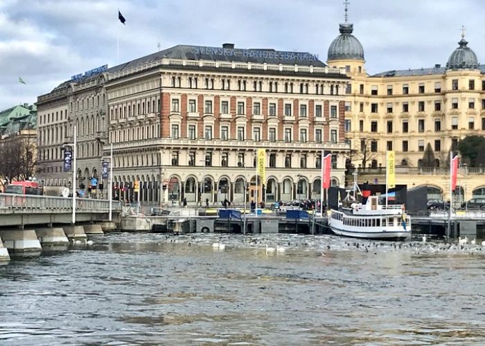 Edificio central del Svenska Handelsbanken (Banco Sueco de Comercio) en Estocolmo. Suecia lideró el camino en la digitalización de las nóminas (Foto: Twitter)
