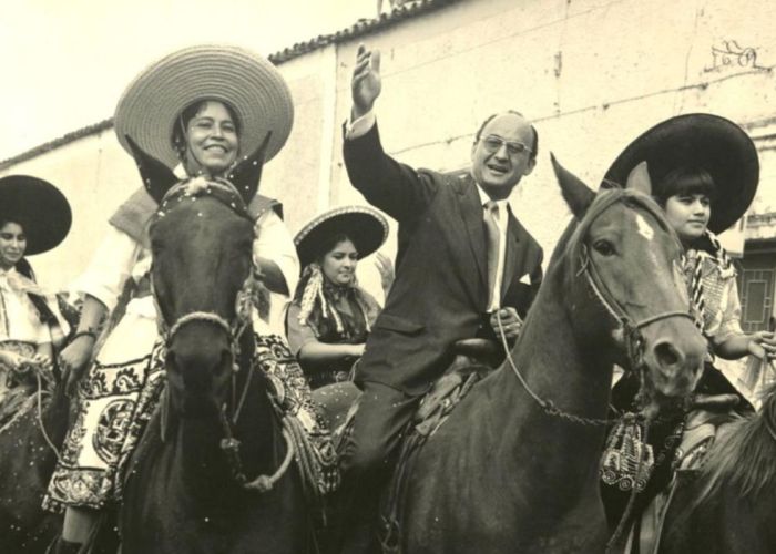 Luis Echeverría, candidato del PRI a la Presidencia en gira por Michoacán el 19-25 noviembre 1969 (Foto: Galería luisecheverria.com)