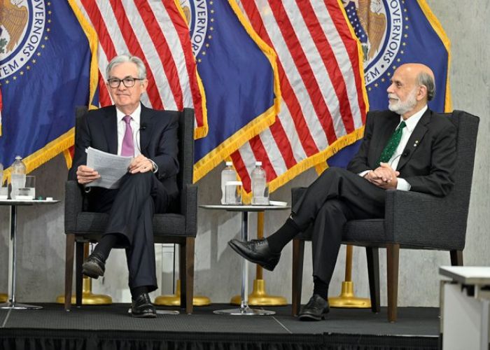 Jerome Powell (izq), presidente de la FED, y Ben Bernanke, ex presidente de la FED, el 19 de mayo pasado (Foto: Twitter Federal Reserve)