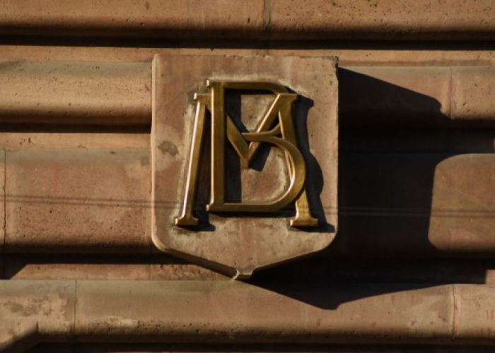 Detalle en la fachada del edificio del Banco de México