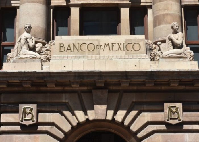 Detalle de la fachada del edificio del Banco de México.