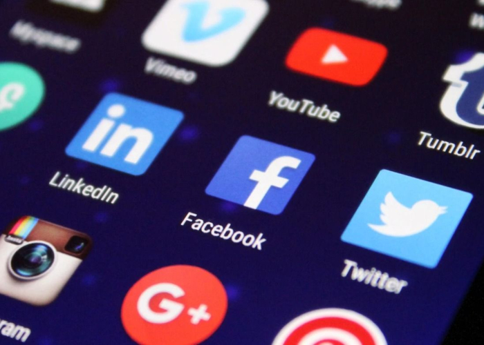 Después de sopesar las trabas de la regulación, los riesgos de la ausencia de la misma, y después de poco más de dos décadas es cuando se comienzan a entender los alcances de las plataformas de redes sociales. (Imagen: Pexels)