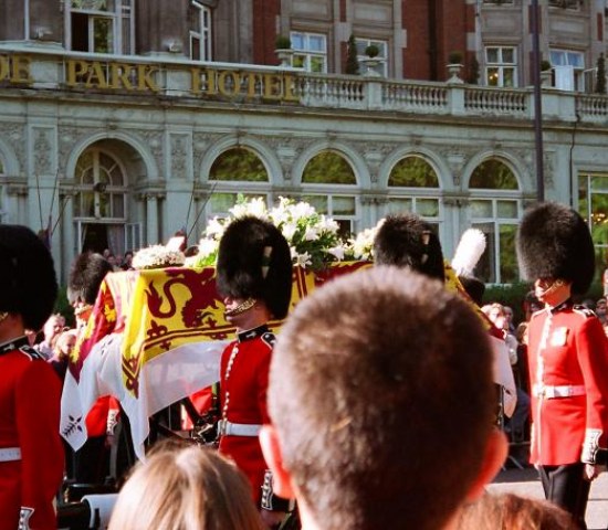 El funeral de la princesa Diana tuvo lugar un 6 de septiembre